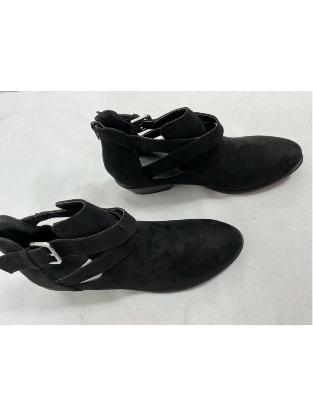 Womans New In Box Wild Diva Manny Crisscross Buckle Booties Size 10 Black